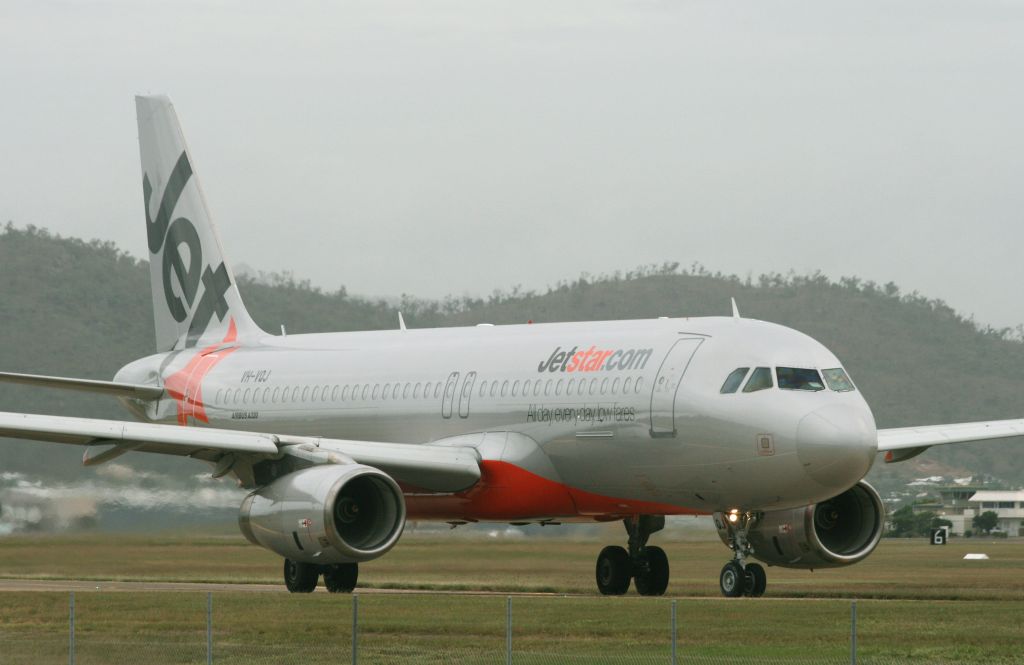 Airbus A320 (VH-VQJ)