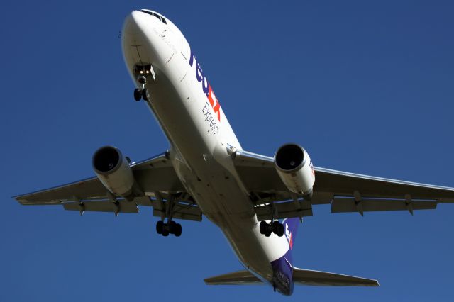 BOEING 767-300 (N127FE) - "Hailey Anna" passing low overhead on s/final.