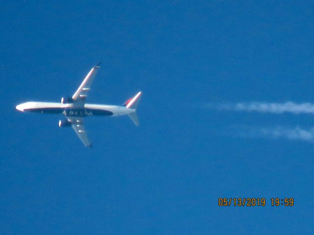 Boeing 737-900 (N856DN)