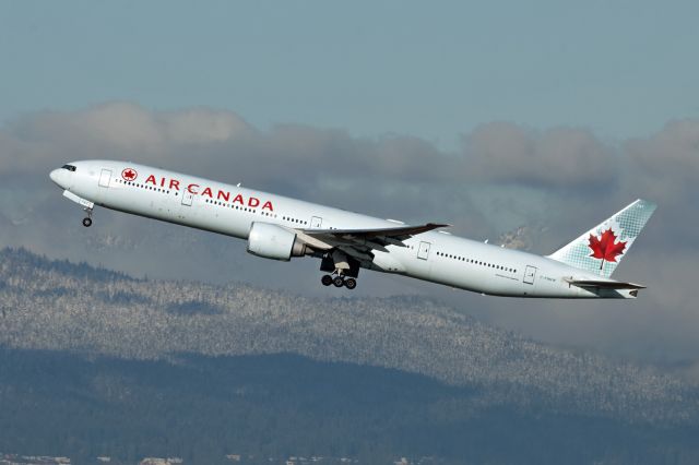 BOEING 777-300ER (C-FNNW)