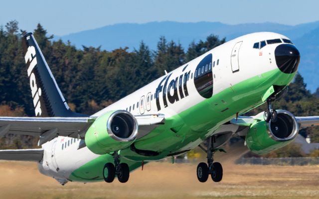 Boeing 737-800 (C-FFLC) - Departing for Vancouver as F8302.