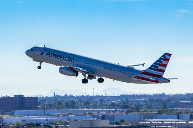 Airbus A321 (N942US) - American Airlines A321 taking off from PHX on 11/5/22. Taken with a Canon 850D and Tamron 70-200 G2 lens.