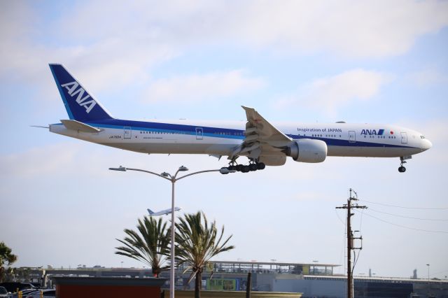 BOEING 777-300ER (JA793A)