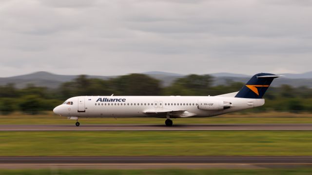 Fokker 100 (VH-UQF)