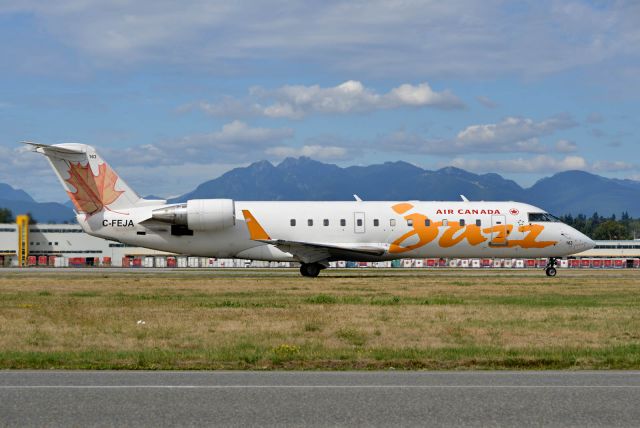 Canadair Regional Jet CRJ-200 (C-FEJA)