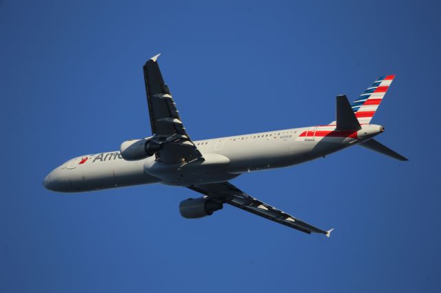 Airbus A321 (N199UW)