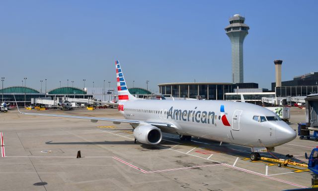 Boeing 737-800 (N945NN) - American Airlines Boeing 737-823(WL) N945NN in Chicago