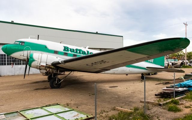 Douglas DC-3 (C-FCUE)