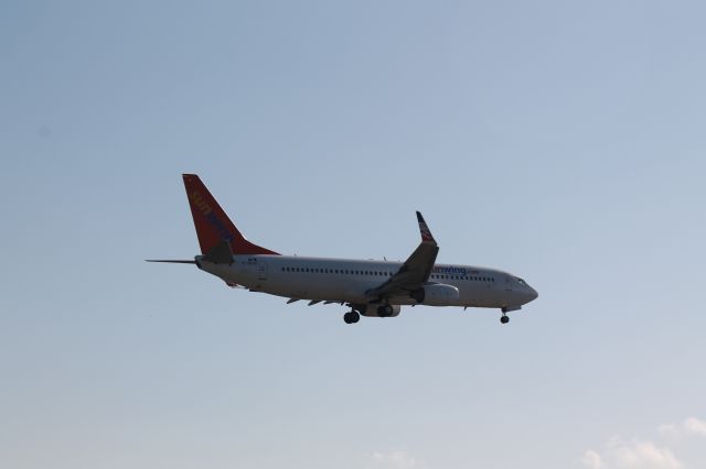 Boeing 737-700 (C-GKVP)