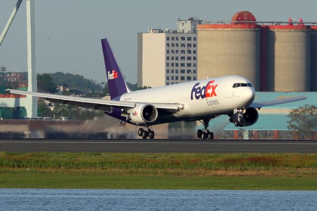 BOEING 767-300 (N297FE) - FDX 1710 from Indianapolis landing on 4R