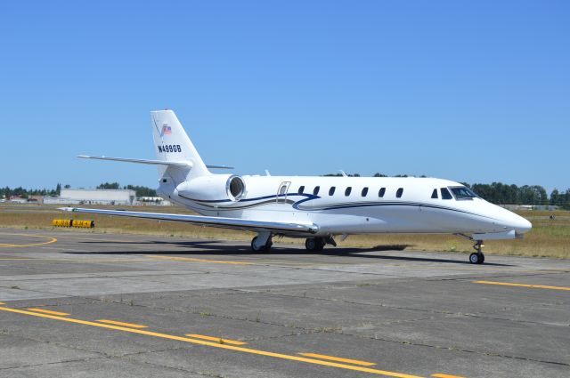 Cessna Citation Sovereign (N499GB) - Taxiing to the Salem Air Center ramp.