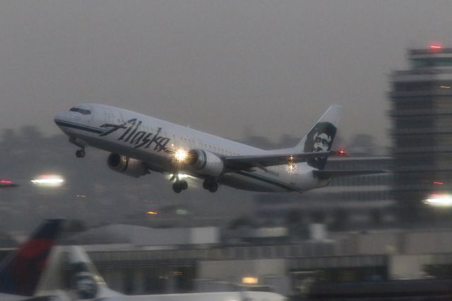 BOEING 737-400 (N708AS)