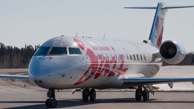 Canadair Regional Jet CRJ-200 (C-GJZZ)