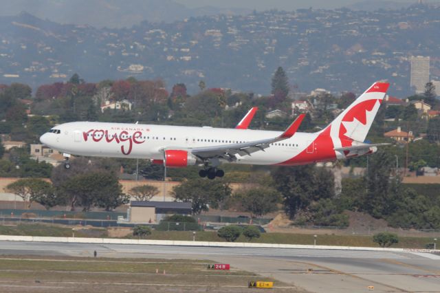 BOEING 767-300 (C-FMXC)