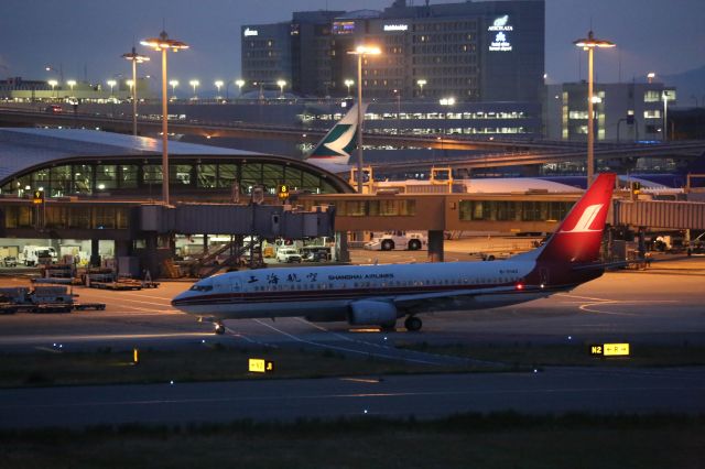 Boeing 737-800 (B-5142)