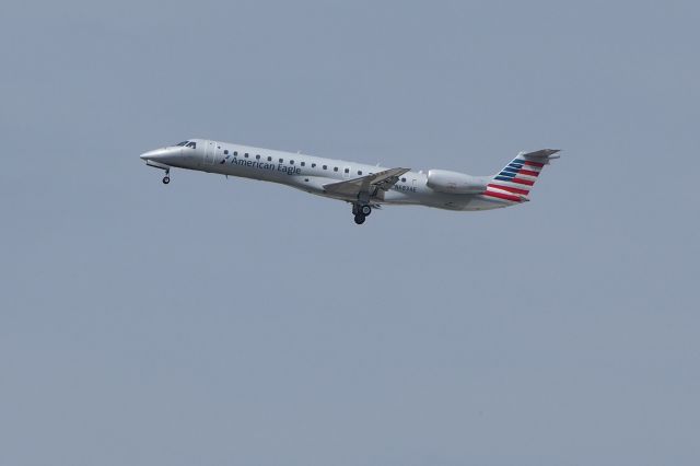 Embraer ERJ-145 (N683AE)