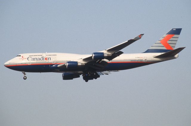 Boeing 747-400 (C-FGHZ) - Final Approach to Narita Intl Airport Rwy34L on 2000/04/08