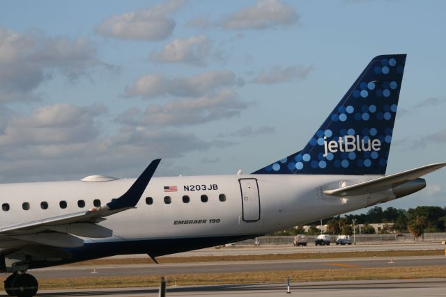 Embraer ERJ-190 (N203JB)