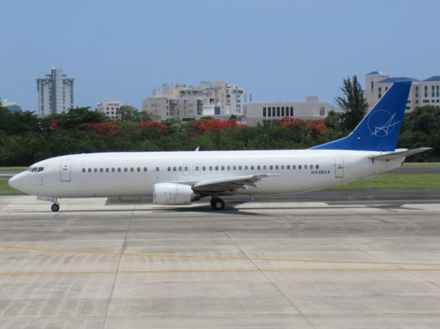BOEING 737-400 (N430XA)