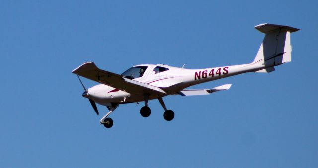 Diamond DV-20 Katana (N644S) - On final is this 2007 Diamond DV-20 Katana in the Summer of 2020.