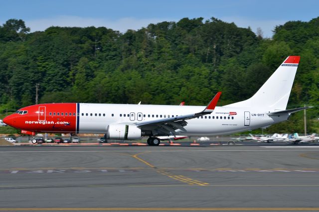 Boeing 737-800 (LN-DYT)