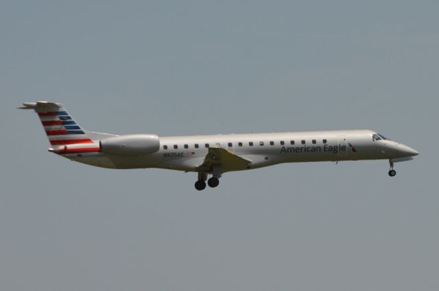 Embraer ERJ-145 (N925AE) - American Eagle arriving DFW from Grand Rapids, MI 04/29/2013