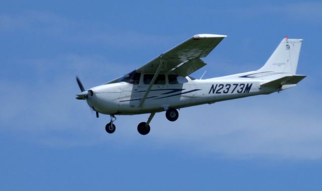 Cessna Skyhawk (N2373M) - On final is this 2007 Cessna Skyhawk SP 172S in the Spring of 2019.