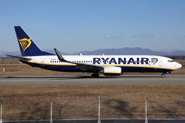 Boeing 737-700 (EI-DLF)