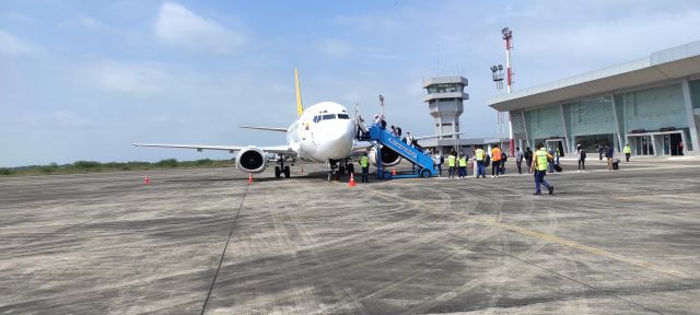 Boeing 737-500 (HC-CTF)