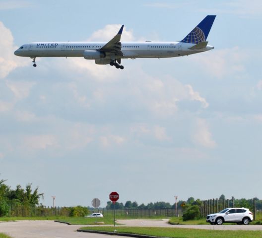 BOEING 757-300 (N73860)