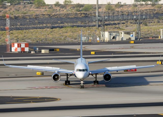 Boeing 757-200 (N908AW)