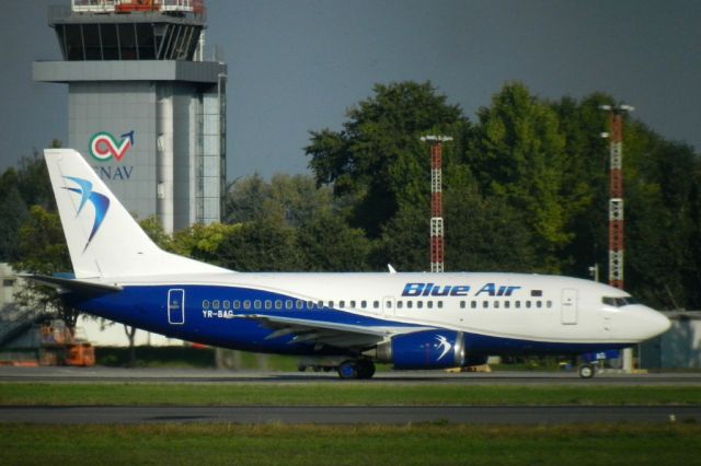 Boeing 737-700 (YR-BAG)