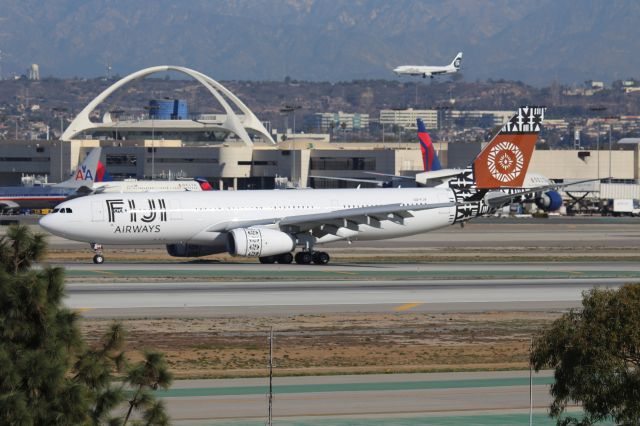 Airbus A330-200 (DQ-FJV)