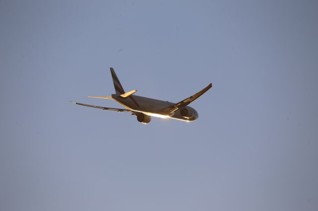 BOEING 777-300ER (A6-EPY)