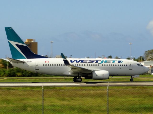 Boeing 737-700 (C-FWAF)