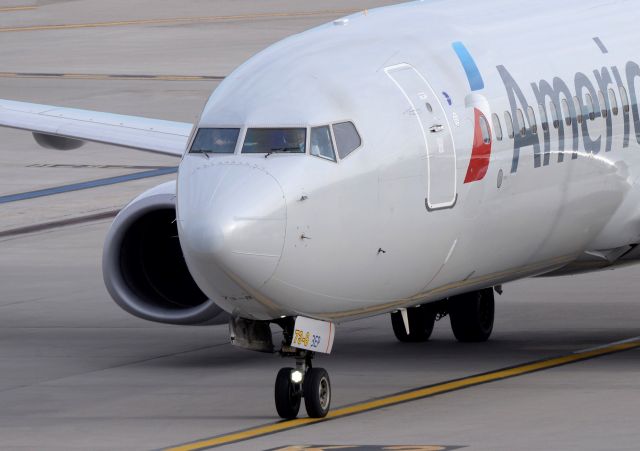 Boeing 737-700 (N814NN) - barry m. goldwater terminal 4 N2 txy kilo AA625 18APR20