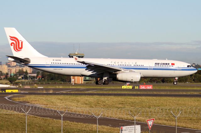 Airbus A330-200 (B-6090)