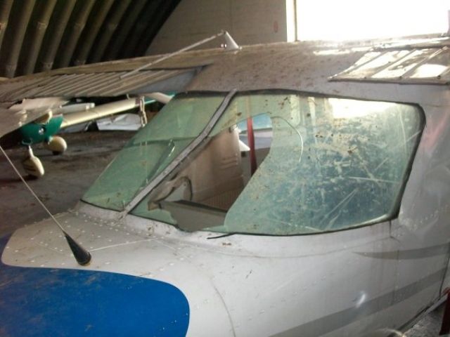 Cessna Commuter (N18040) - The rear window.