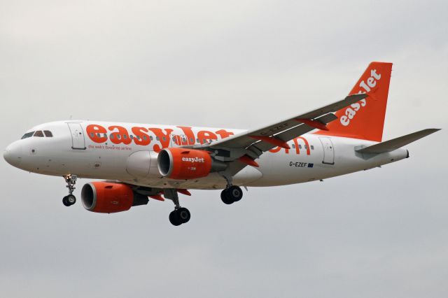 Airbus A319 (G-EZEF)
