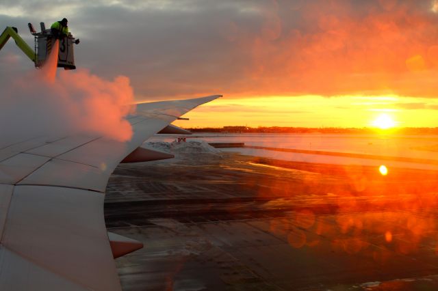 Boeing 787-8 (C-GHPX) - Morning de-ice prior to departure for YYZ