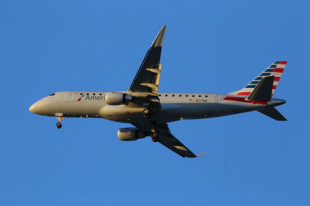 Embraer 170/175 (N217NN)