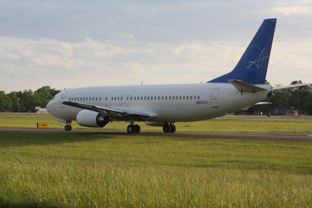 BOEING 737-400 (N803TJ)