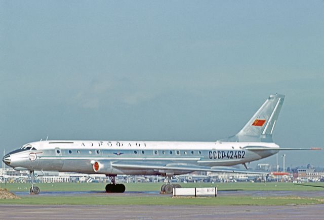 — — - AEROFLOT - TUPOLEV TU-104A - REG CCCP-42462 (CN 06602001) - LONDON HEATHROW UK, ENGLAND - EGLL (18/12/1967