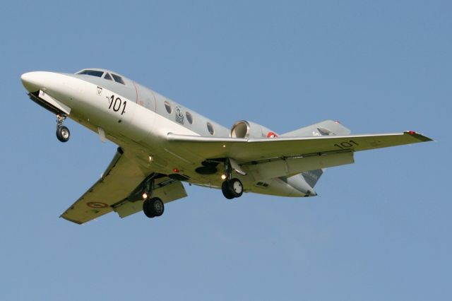 Dassault Falcon 10 (FNY101) - French Naval Aviation Dassault Falcon 10MER, Short approach Rwy 26, Landivisiau Naval Air Base (LFRJ)