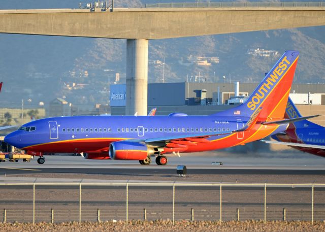 Boeing 737-700 (N7736A)