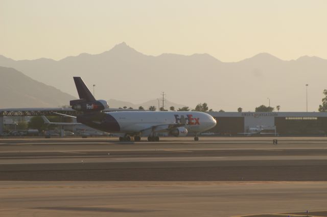 McDonnell Douglas DC-10 —