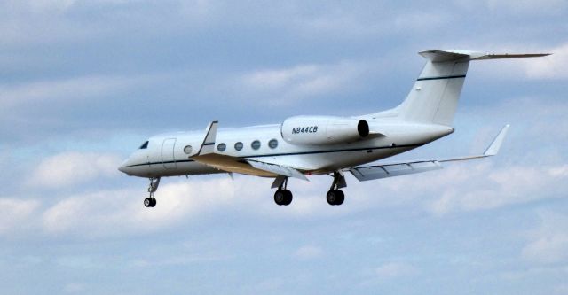 Gulfstream Aerospace Gulfstream IV (N844CB) - On final is this 2016 Gulfstream 450 in the Winter of 2021.