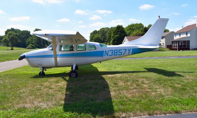 Cessna Centurion (N3857Y) - Cessna 210D Centurion N3857Y in Brighton, MI