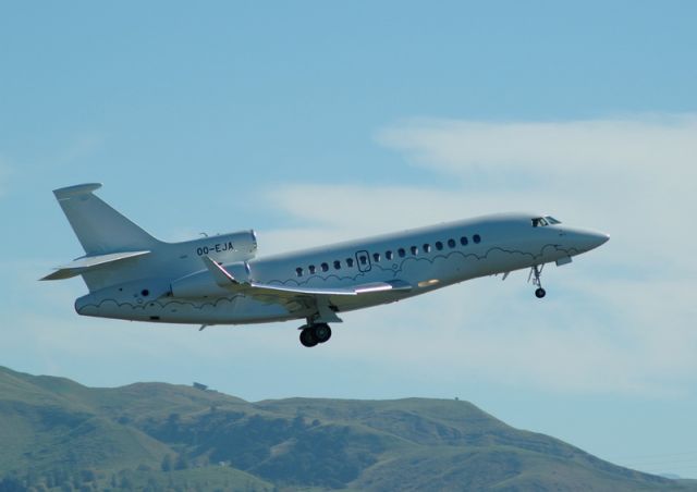 Dassault Falcon 7X (OO-EJA) - On take off to SYD