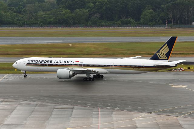 BOEING 777-300 (9V-SWV)